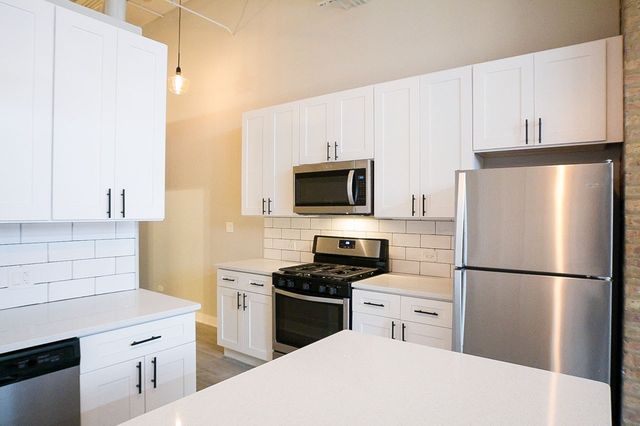 4439 W Fullerton Avenue SF, Chicago, IL 60639