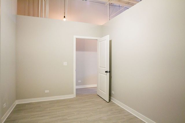 4439 W Fullerton Avenue SF, Chicago, IL 60639