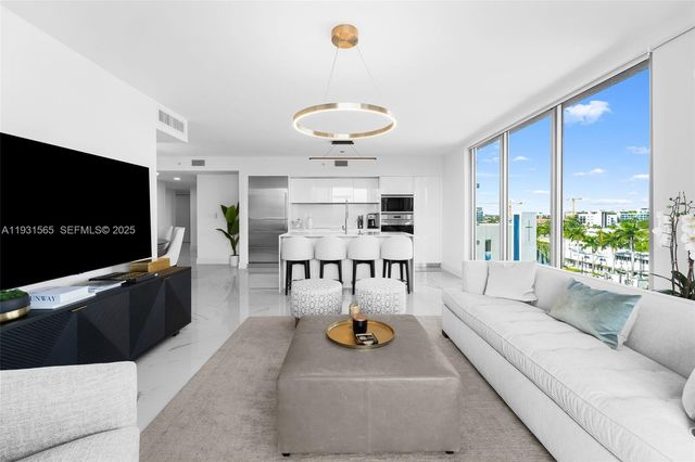 9521 E Bay Harbor Dr 802, Bay Harbor Islands, FL 33154