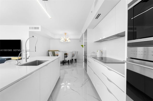 9521 E Bay Harbor Dr 802, Bay Harbor Islands, FL 33154