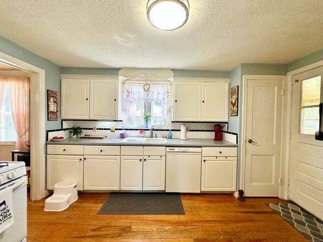 8 Victory Street, Enfield, CT 06082