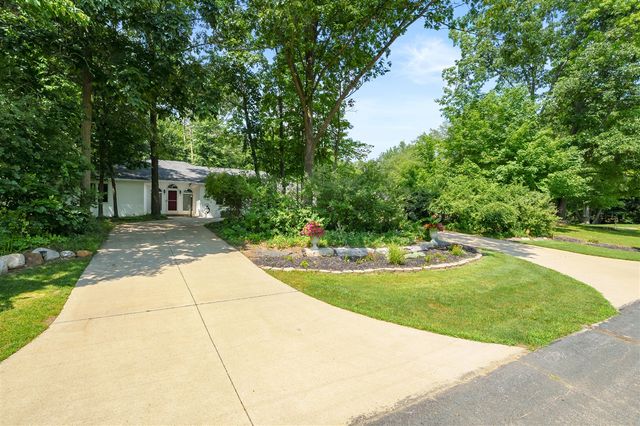 9064 Nature Way, Kalamazoo, MI 49009