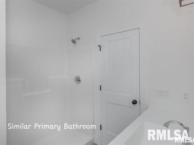 4757 WILLOW Circle, Davenport, IA 52806