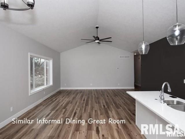 4757 WILLOW Circle, Davenport, IA 52806