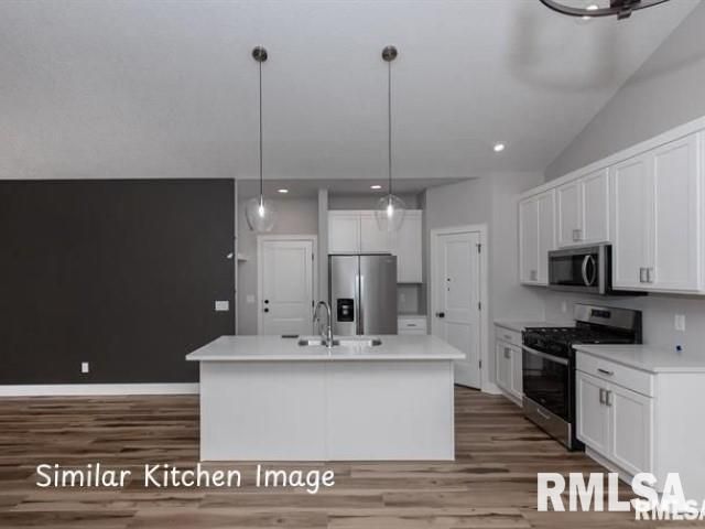 4757 WILLOW Circle, Davenport, IA 52806