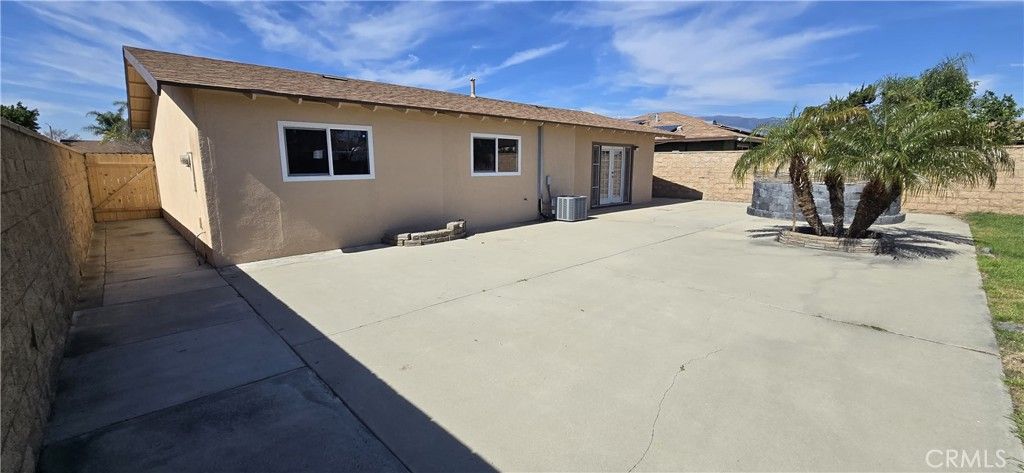Image 4 of property listing at 8323 Pinyon Avenue, Fontana, CA 92335