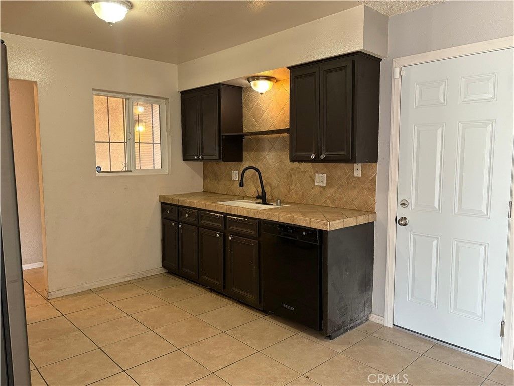 Image 6 of property listing at 8323 Pinyon Avenue, Fontana, CA 92335