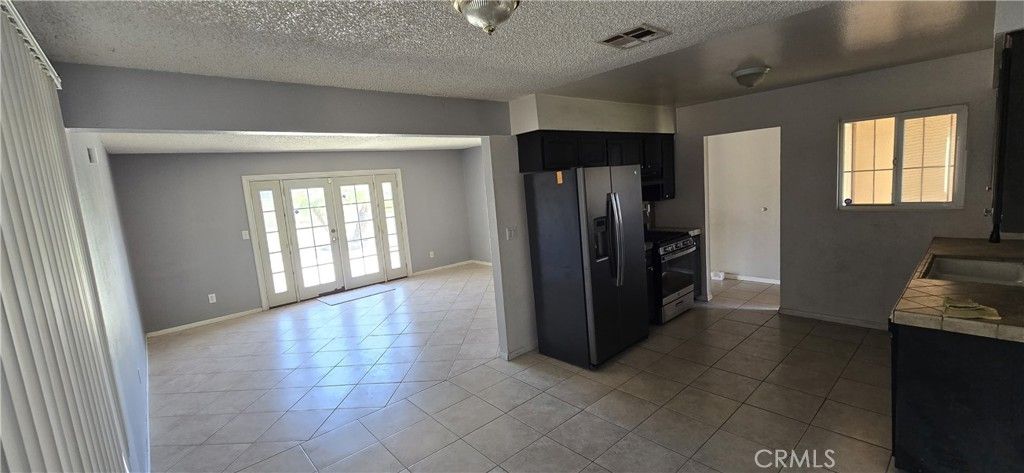 Image 7 of property listing at 8323 Pinyon Avenue, Fontana, CA 92335