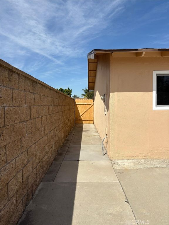 Image 9 of property listing at 8323 Pinyon Avenue, Fontana, CA 92335