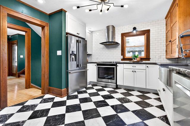 1229 W LAWRENCE STREET, Appleton, WI 54914