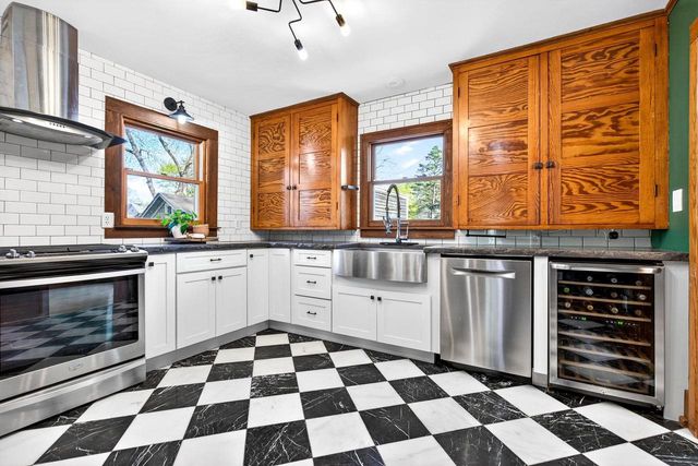 1229 W LAWRENCE STREET, Appleton, WI 54914