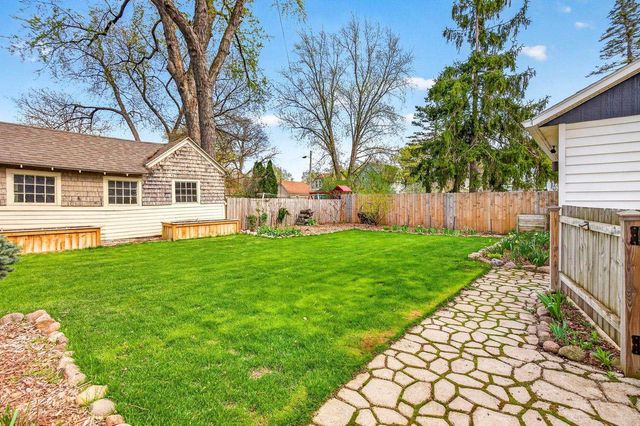 1229 W LAWRENCE STREET, Appleton, WI 54914
