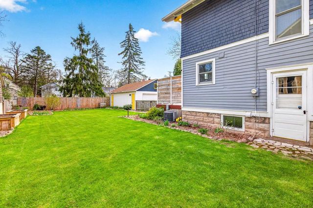 1229 W LAWRENCE STREET, Appleton, WI 54914