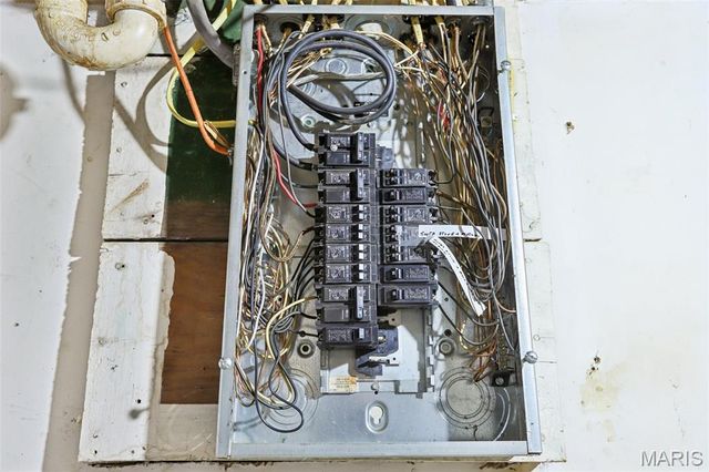 10426 Driver Avenue, Overland, MO 63114