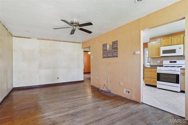 10426 Driver Avenue, Overland, MO 63114