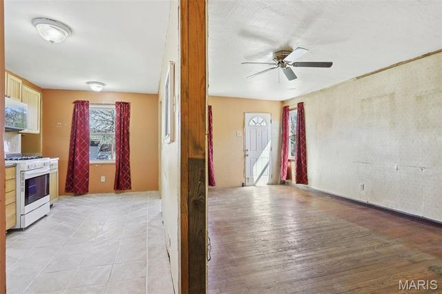 10426 Driver Avenue, Overland, MO 63114