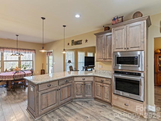 334 Summer Orchard Drive, Hendersonville, NC 28792