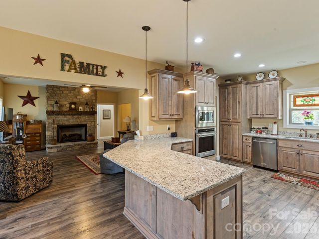 334 Summer Orchard Drive, Hendersonville, NC 28792