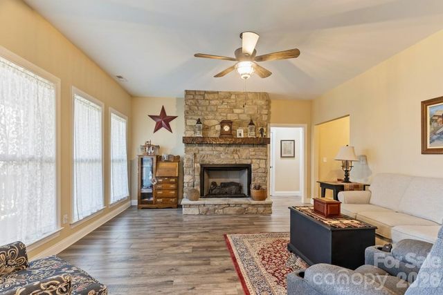 334 Summer Orchard Drive, Hendersonville, NC 28792