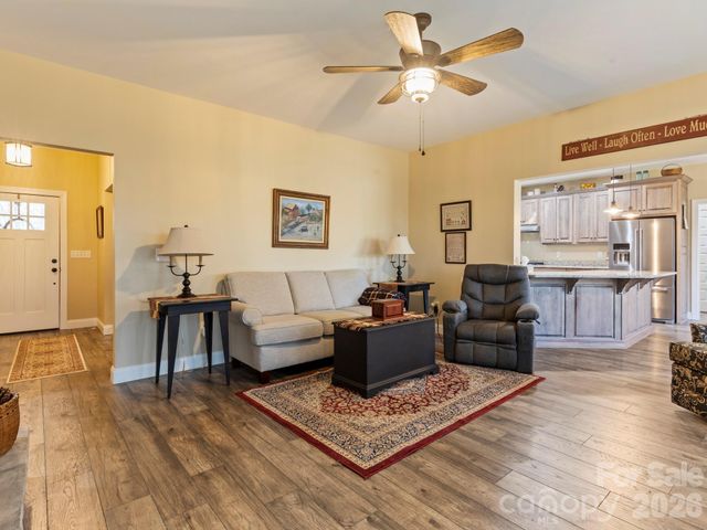 334 Summer Orchard Drive, Hendersonville, NC 28792