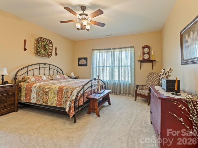 334 Summer Orchard Drive, Hendersonville, NC 28792