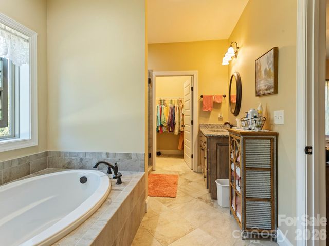 334 Summer Orchard Drive, Hendersonville, NC 28792