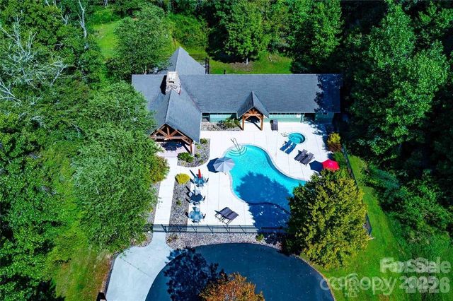 334 Summer Orchard Drive, Hendersonville, NC 28792