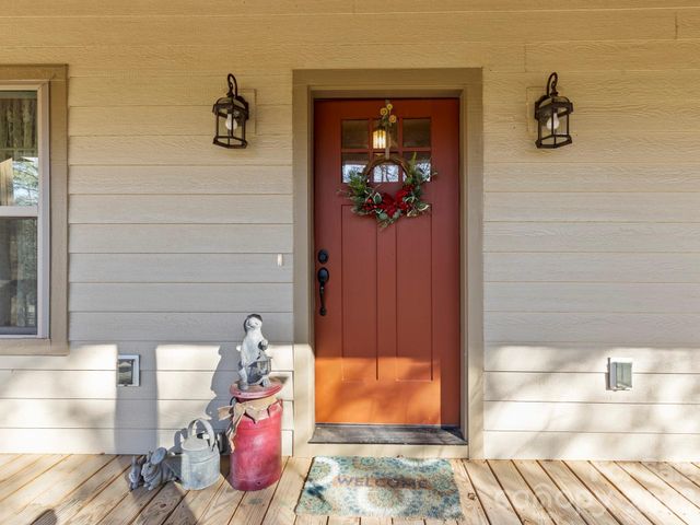 334 Summer Orchard Drive, Hendersonville, NC 28792