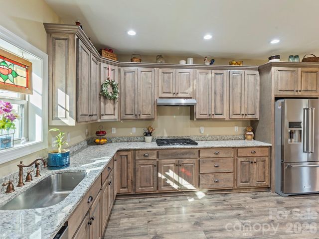 334 Summer Orchard Drive, Hendersonville, NC 28792