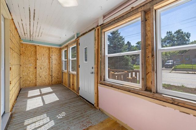 1003 Valley St SE, Minot, ND 58701