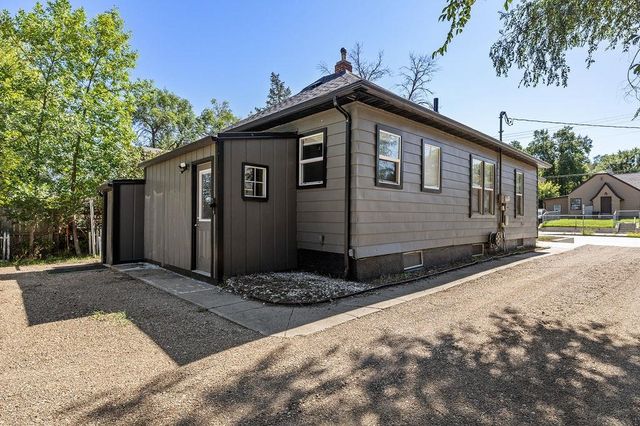 1003 Valley St SE, Minot, ND 58701