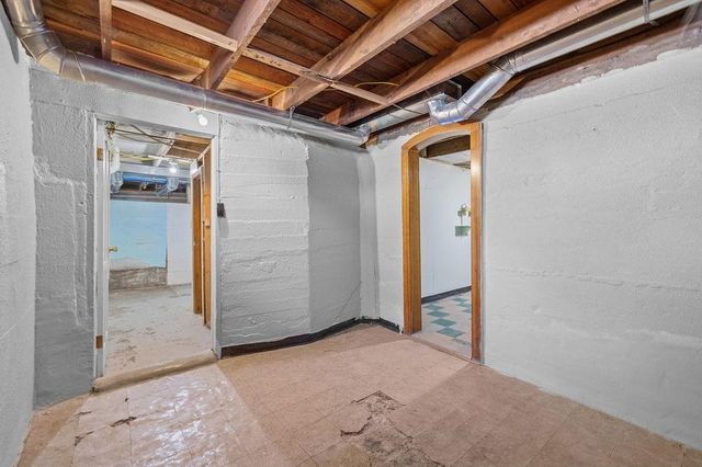 1003 Valley St SE, Minot, ND 58701