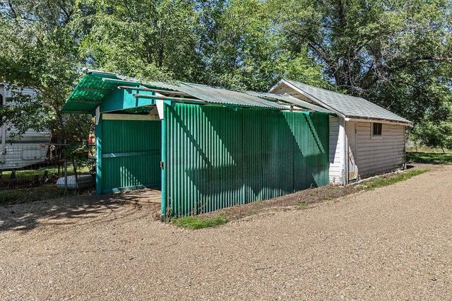 1003 Valley St SE, Minot, ND 58701