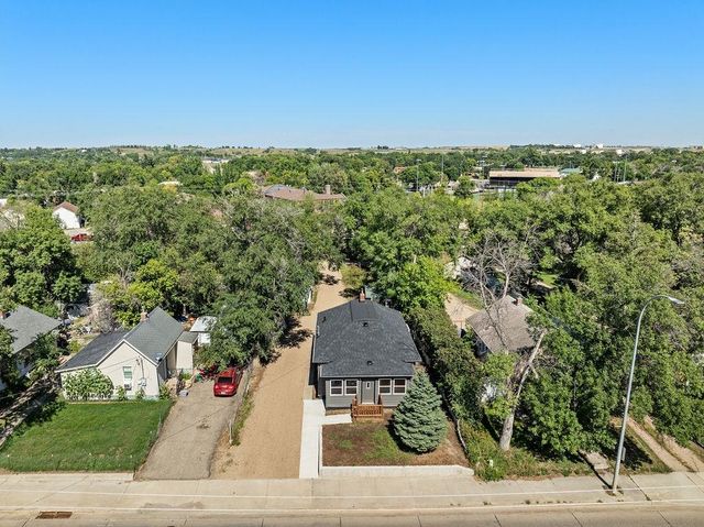 1003 Valley St SE, Minot, ND 58701