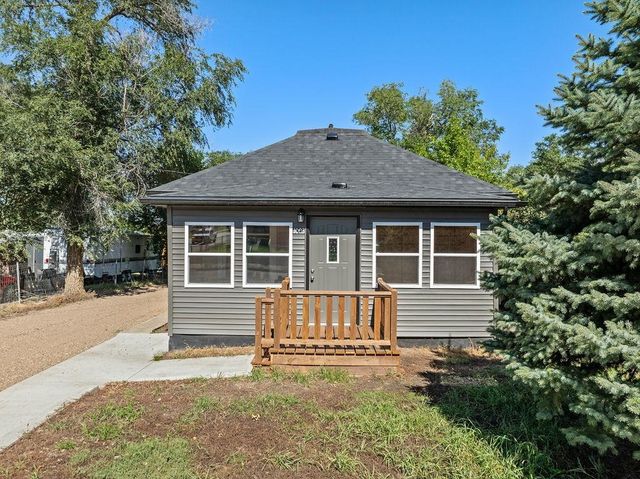 1003 Valley St SE, Minot, ND 58701