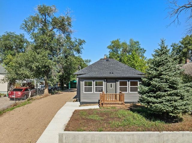 1003 Valley St SE, Minot, ND 58701