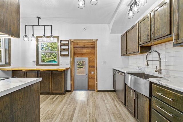 1003 Valley St SE, Minot, ND 58701