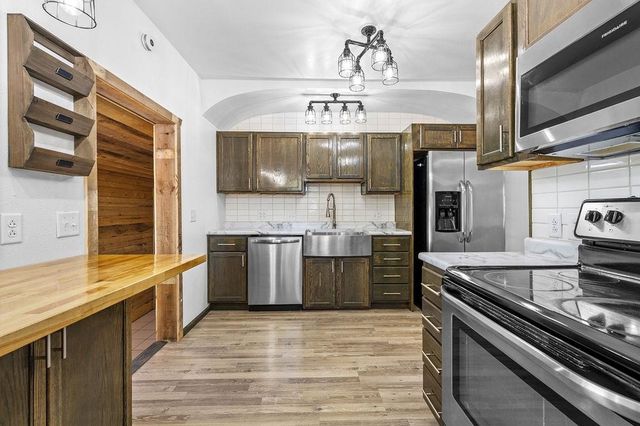 1003 Valley St SE, Minot, ND 58701