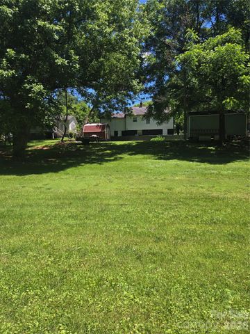 156 S Caldwell Avenue, Newton, NC 28658