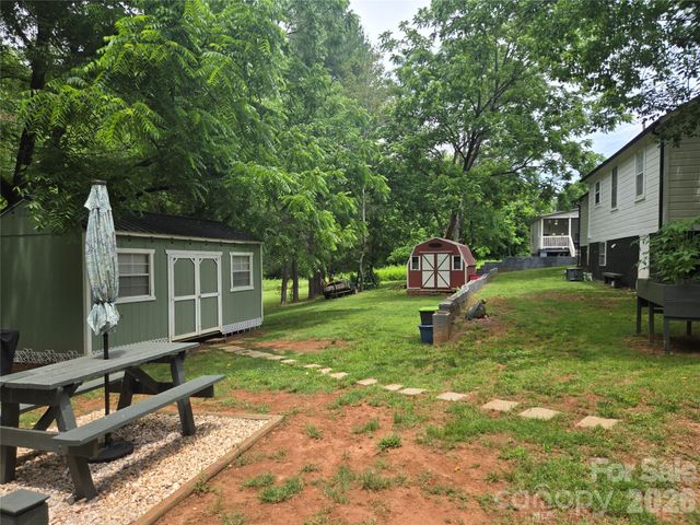 156 S Caldwell Avenue, Newton, NC 28658