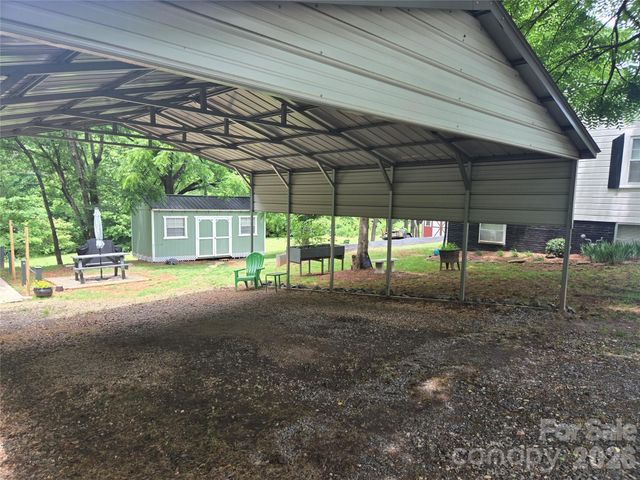 156 S Caldwell Avenue, Newton, NC 28658