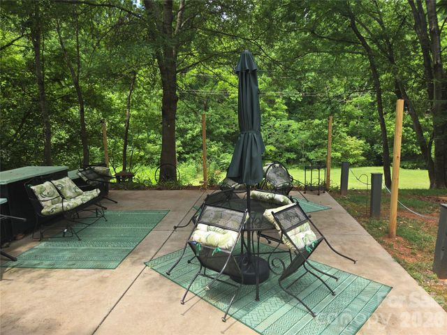 156 S Caldwell Avenue, Newton, NC 28658