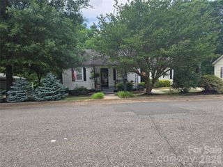 156 S Caldwell Avenue, Newton, NC 28658