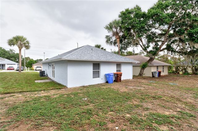 231 12th Street SW, Vero Beach, FL 32962