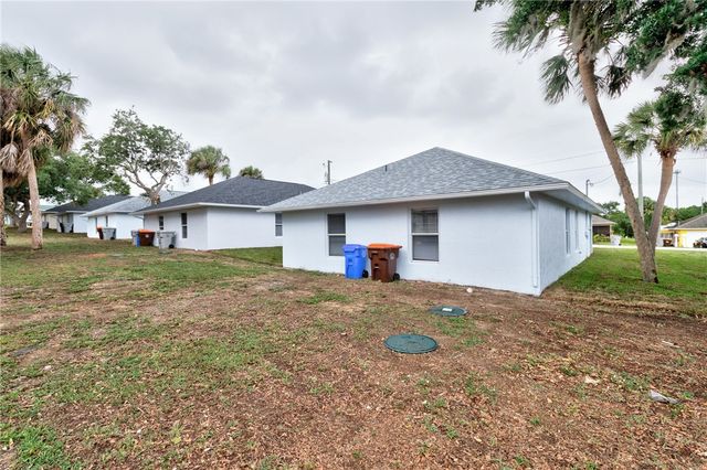 231 12th Street SW, Vero Beach, FL 32962