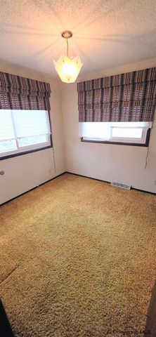 6816 BOMAR DR, Cheyenne, WY 82009