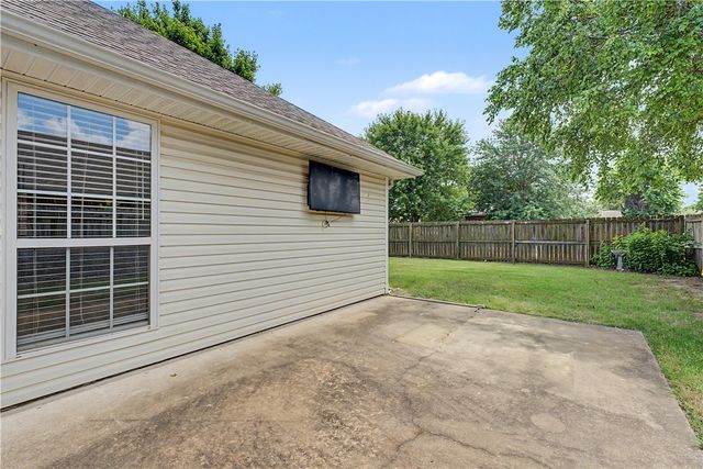 1945 N Cannondale Drive, Fayetteville, AR 72704