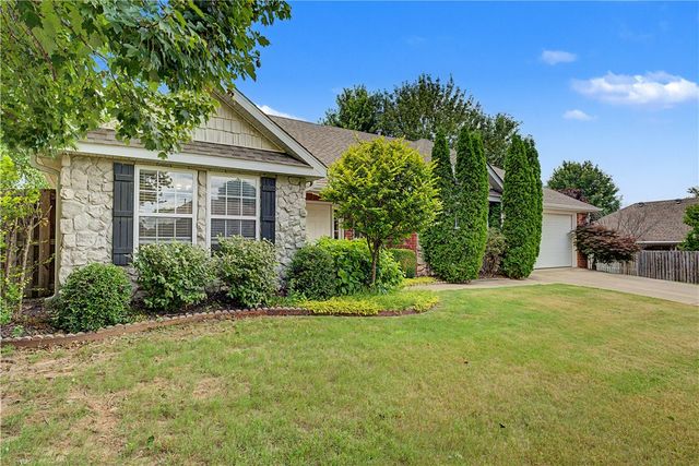 1945 N Cannondale Drive, Fayetteville, AR 72704