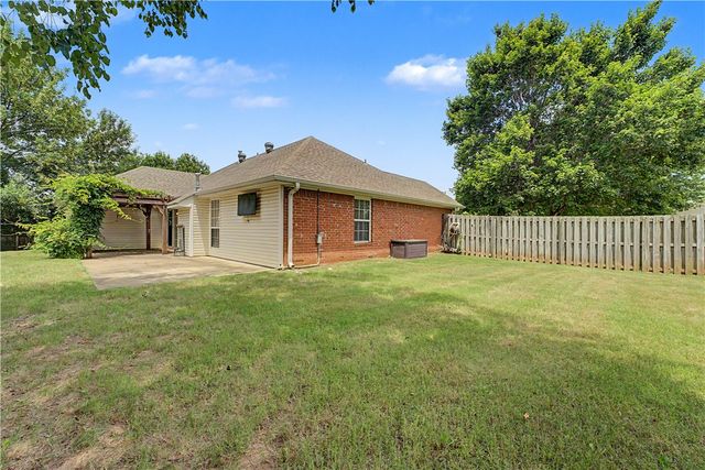 1945 N Cannondale Drive, Fayetteville, AR 72704