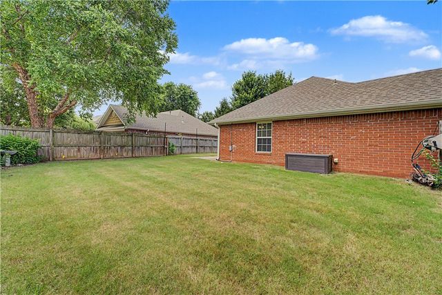 1945 N Cannondale Drive, Fayetteville, AR 72704